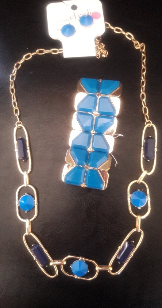 Woman's jewelry